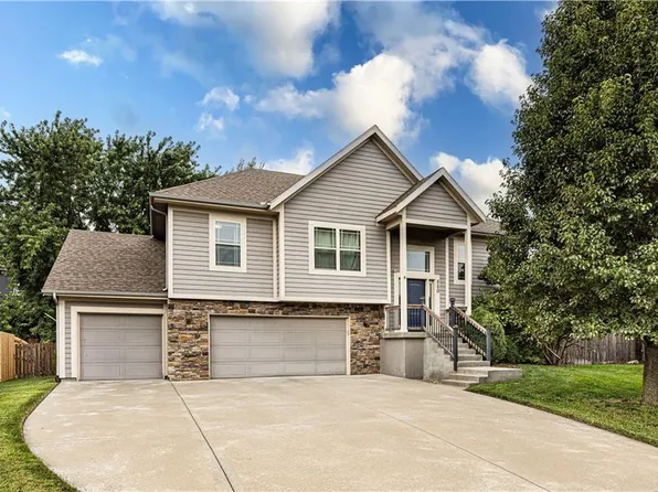 880 N Alder St, Gardner, KS 66030