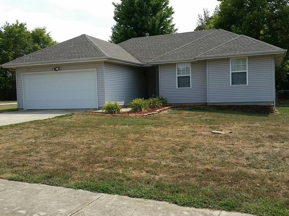 1st image of 119 W Holly Cir