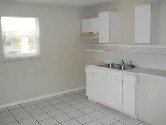 4th image of 4605 Williamsburg Ave