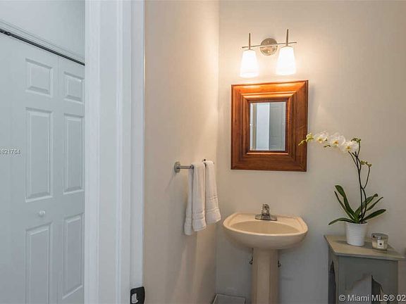 2nd image of 11245 NW 46th Ln