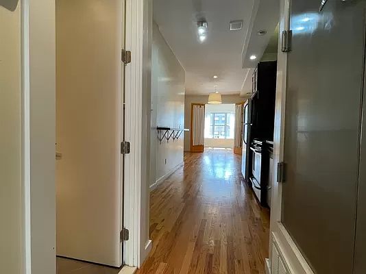 5th image of 71 Wilson Ave #2C