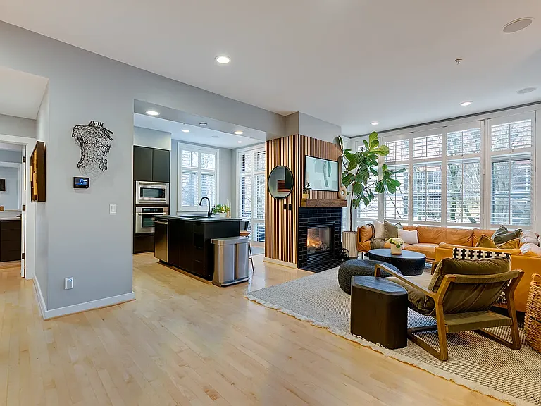 752 NW 12th Ave — Photo 10