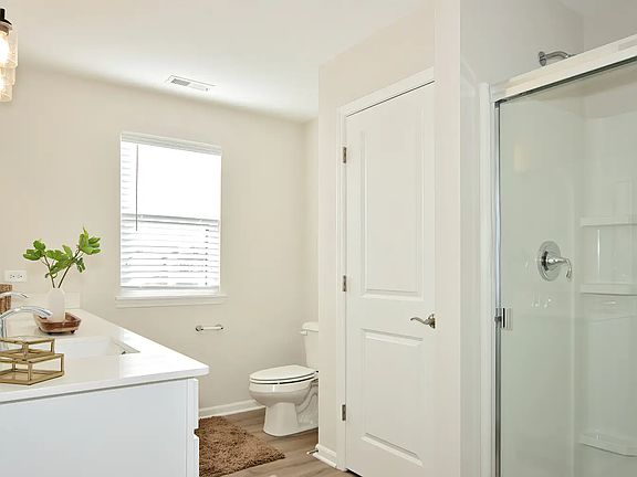 5th image of 1020 Bristol Ct