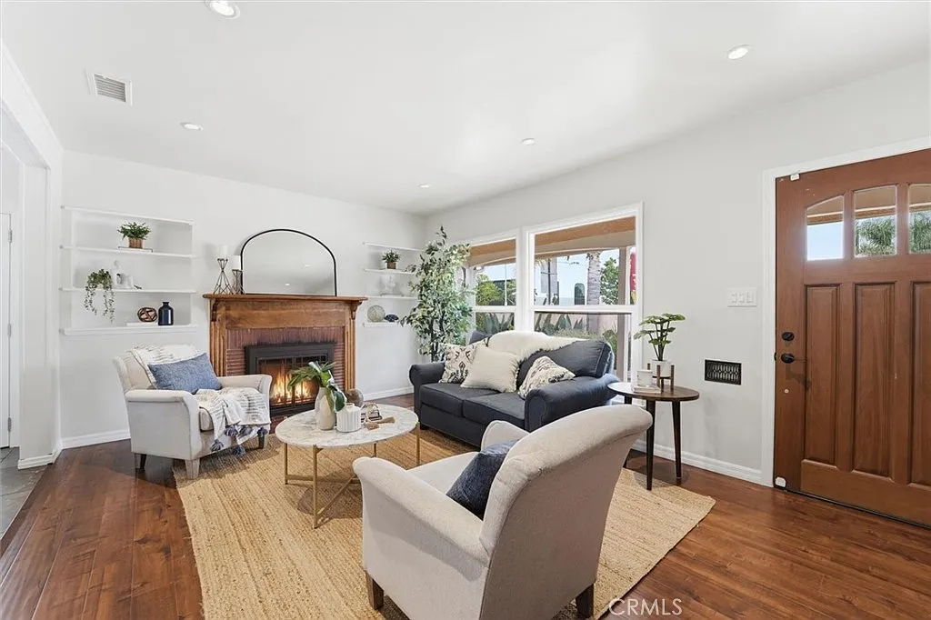 4 bed, 1458 sqft, $5,500 — Photo 2