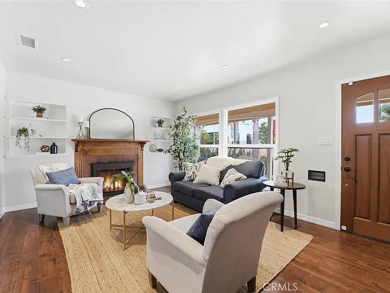 11937 S La Cienega Blvd — Photo 2