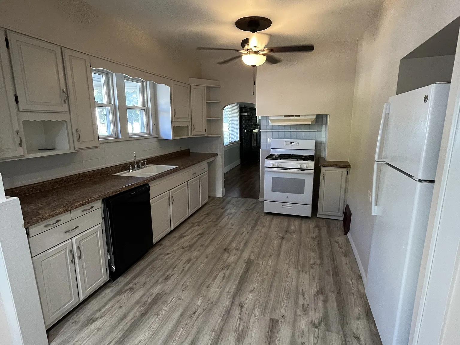 119 E Hart - Apt 1 — Photo 4