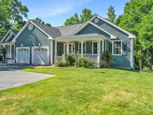 822 Methuen St #822, Dracut, MA 01826