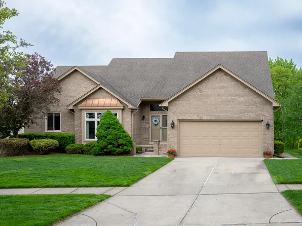 52389 Ridgeway Dr, Macomb, MI 48042