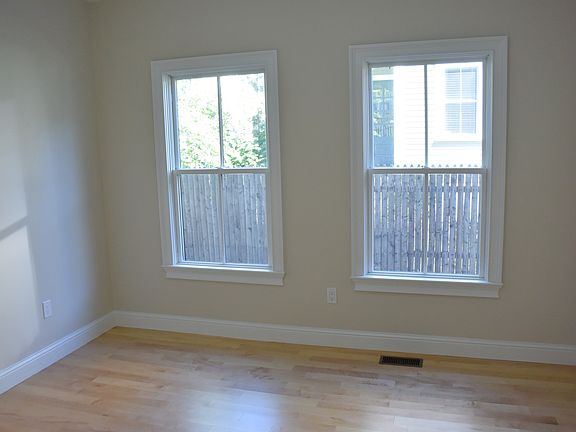 5th image of 9 Sheridan St #1