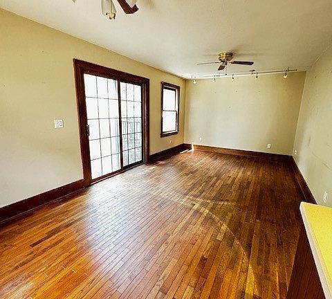 2nd image of 454 Kathron Ave