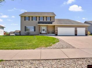 305 Inverness Dr, Mankato, MN 56001