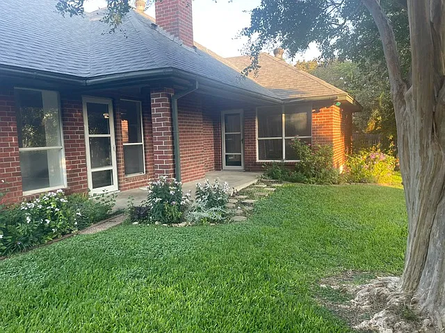 3 bed, 1888 sqft, $2,600 — Photo 3