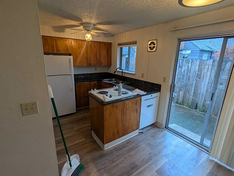 1910 NE Stapleton Rd #1 — Photo 5