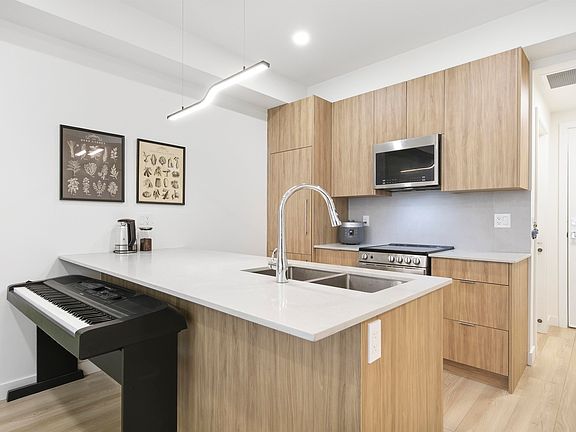 4th image of 11913 Burnett St #303