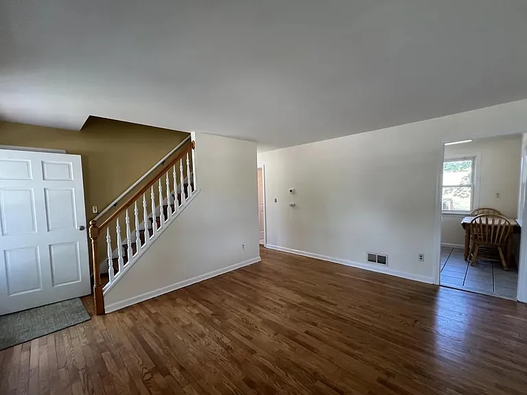 99 McLean St — Photo 2