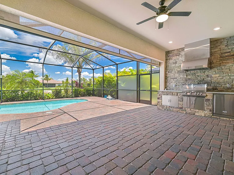 28076 Foxrock Ct — Photo 4