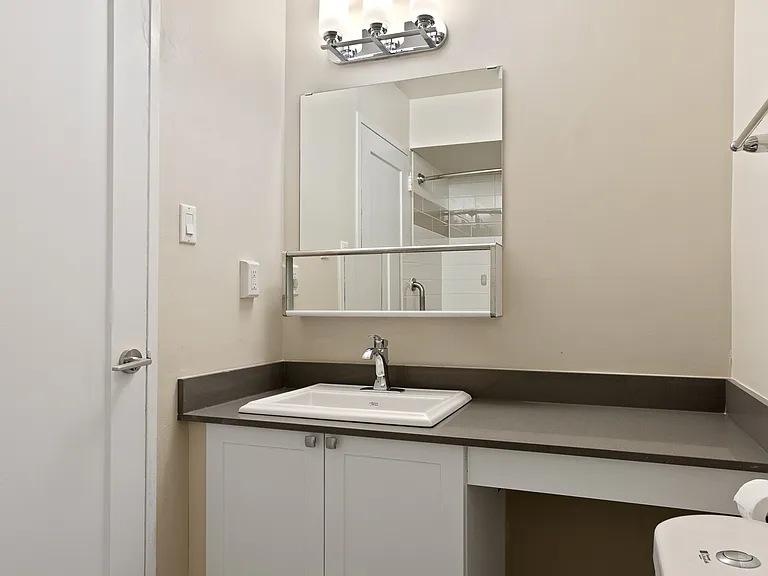 100 Weeping Willow Ln — Photo 4