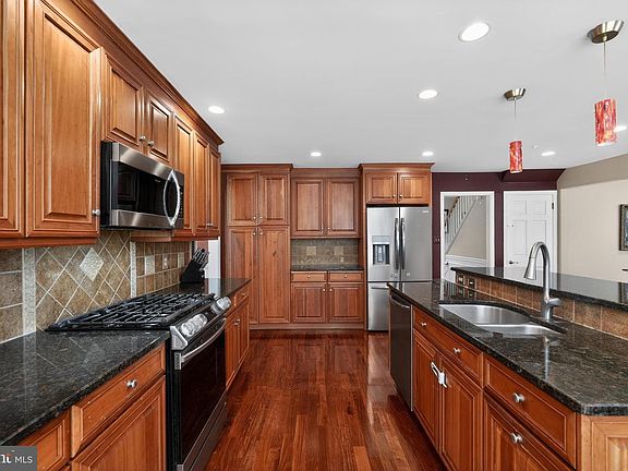 3rd image of 248 Carriage Hill Dr