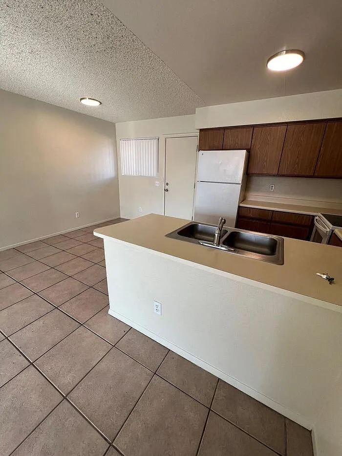 2 bed, 1.0 bath, $1,000 — Photo 4