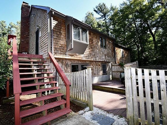 3rd image of 834 Temple St