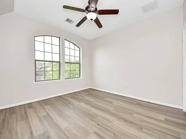 9815 Patricia Haven Ln — Photo 40