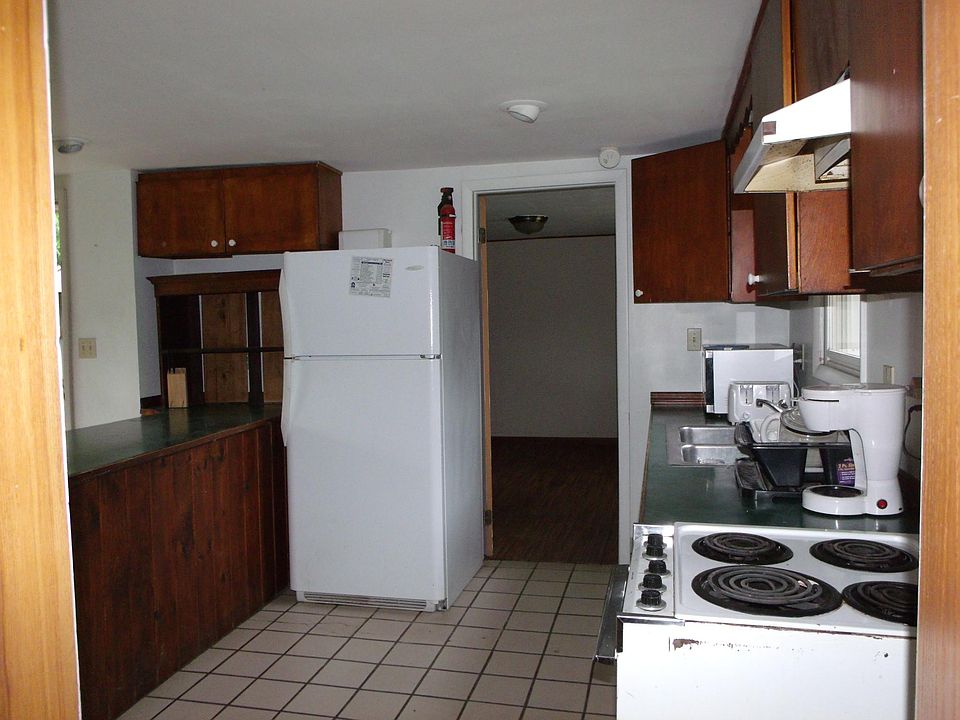 2nd image of 3 Saint James St