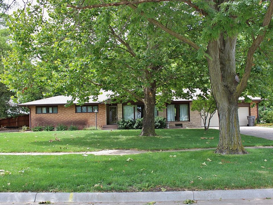 1st image of 110 N Wilhelm Ave