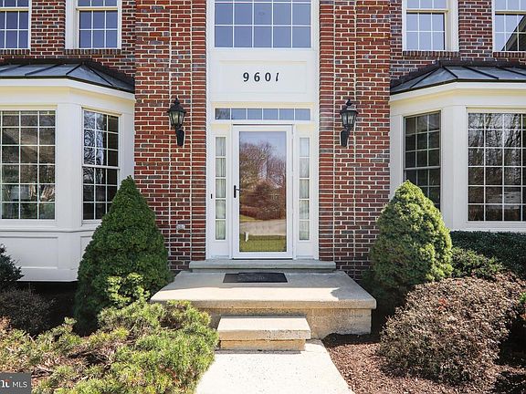 2nd image of 9601 Autumn Oaks Ct