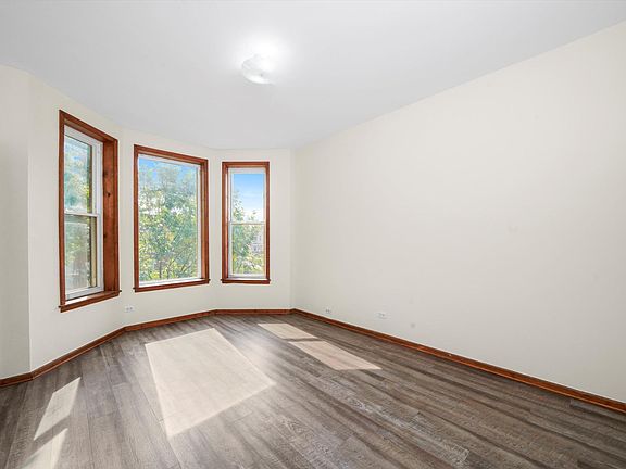3rd image of 604 N Saint Louis Ave #1