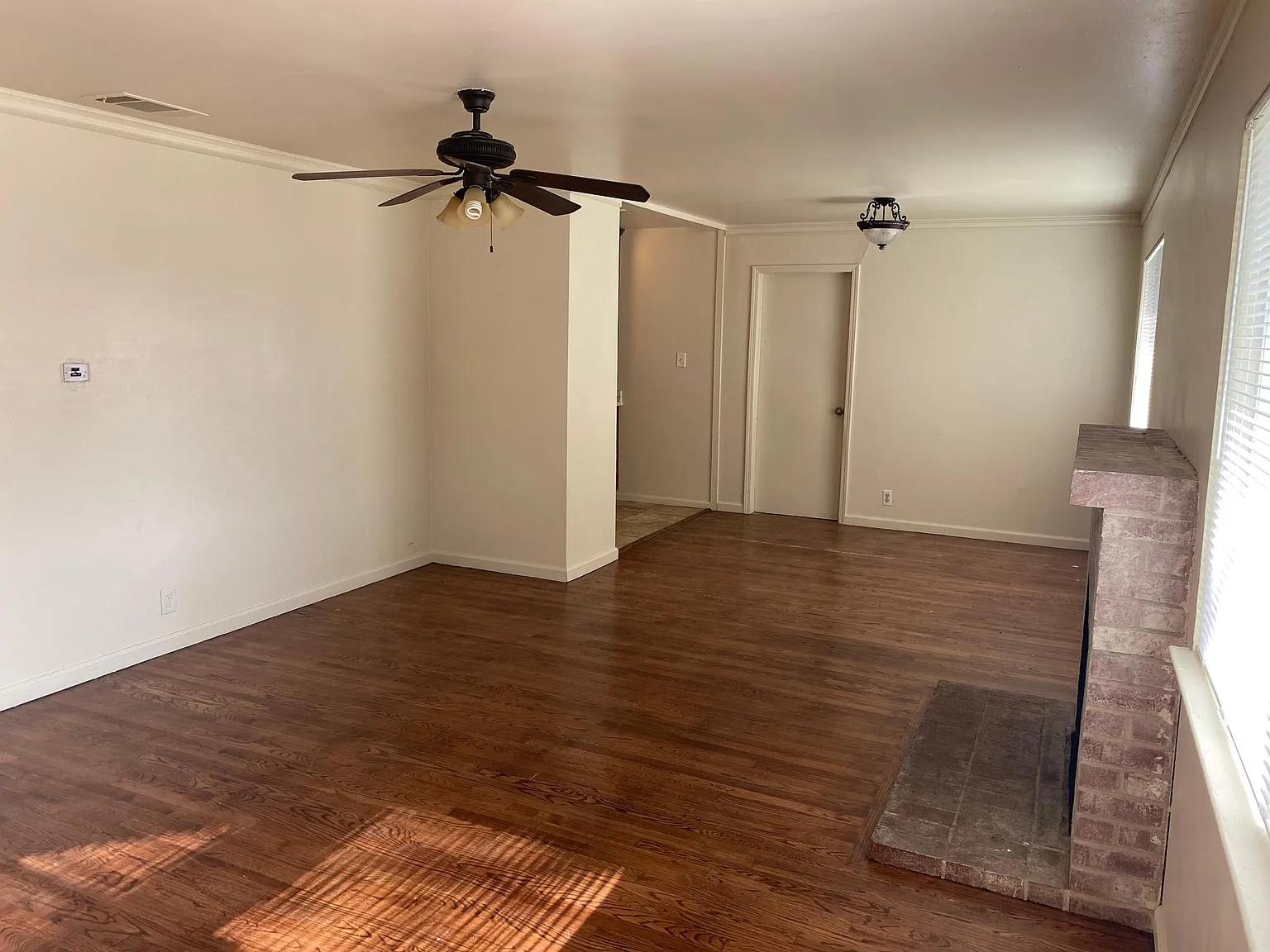 3 bed, 1.5 bath, 1152 sqft, $2,100 — Photo 3