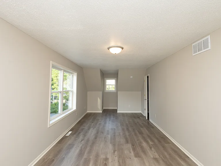 2331 Sheridan Ave N — Photo 13