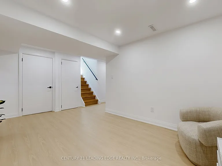 2240 Springfield Ct — Photo 35