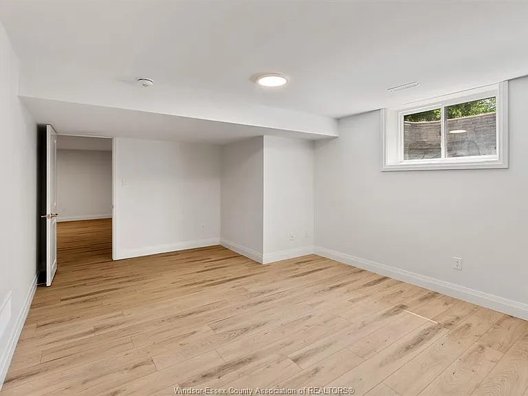 253 Livingstone Cres — Photo 13
