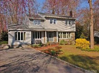 46 Oak St, Smithtown, NY 11787