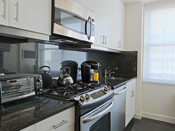 5th image of 300 E 56th St APT 16A