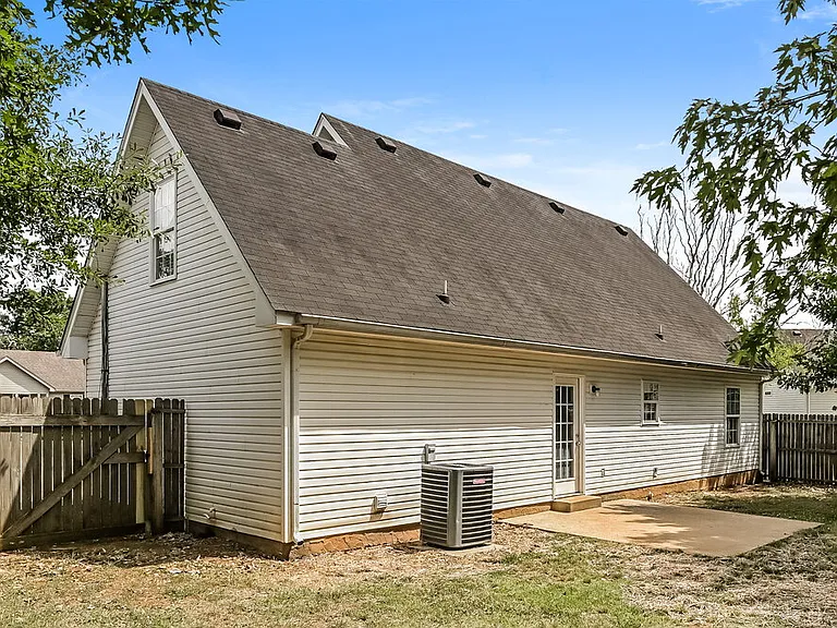 222 Hermitage Dr — Photo 17