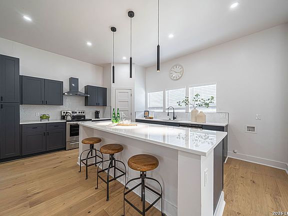 3rd image of 539 BRIGHTWOOD PL