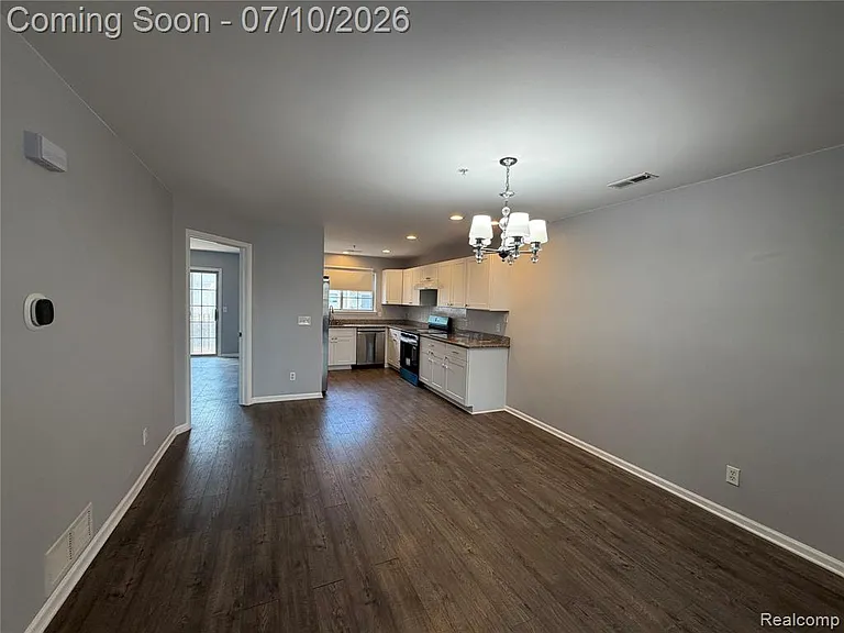 29415 Glen Oaks Blvd E — Photo 8