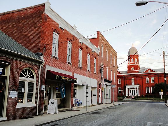 STREET/COURT HOUSE VIEW