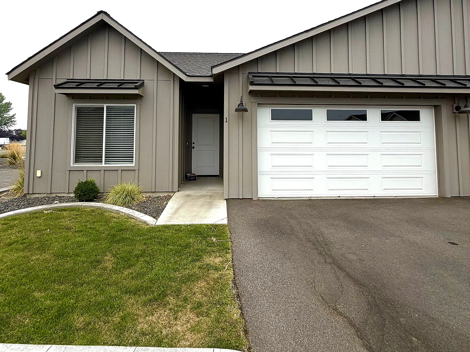 2 bed, 1048 sqft, $1,850 — Photo 1