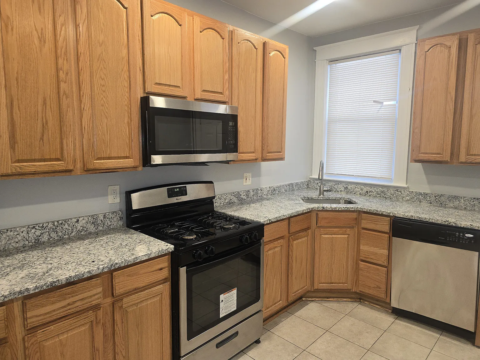 4 bed, 1700 sqft, $2,400 — Photo 3