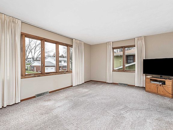 2nd image of 1862 Churchill Dr