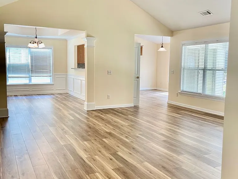 373 Southgate Dr — Photo 13