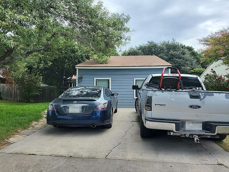 1st image of 6318 Village Clb