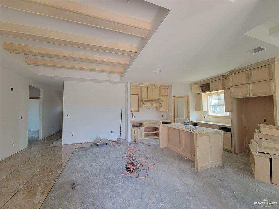 2nd image of 808 Lark Cir
