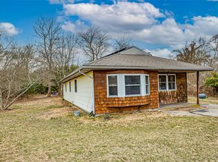 34 Hemlock Dr, Mastic Beach, NY 11951