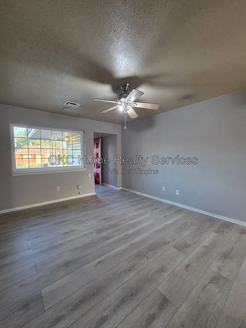3 bed, 1.0 bath, 948 sqft, $1,200 — Photo 4