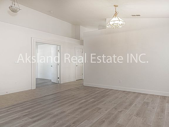 5th image of 942 Norman Dr