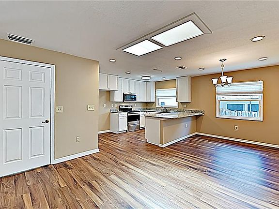 3rd image of 4963 Klosterman Oaks Blvd