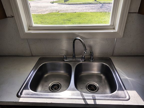 4th image of 422 Elizabeth St APT 4